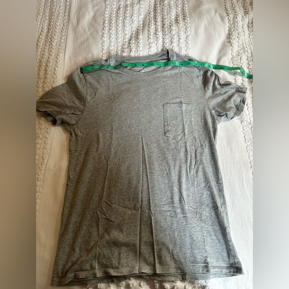 Men’s Everlane Pocket Tshirt. Size Large, shrunk to Medium. Stone green heather. - Picture 4 of 9
